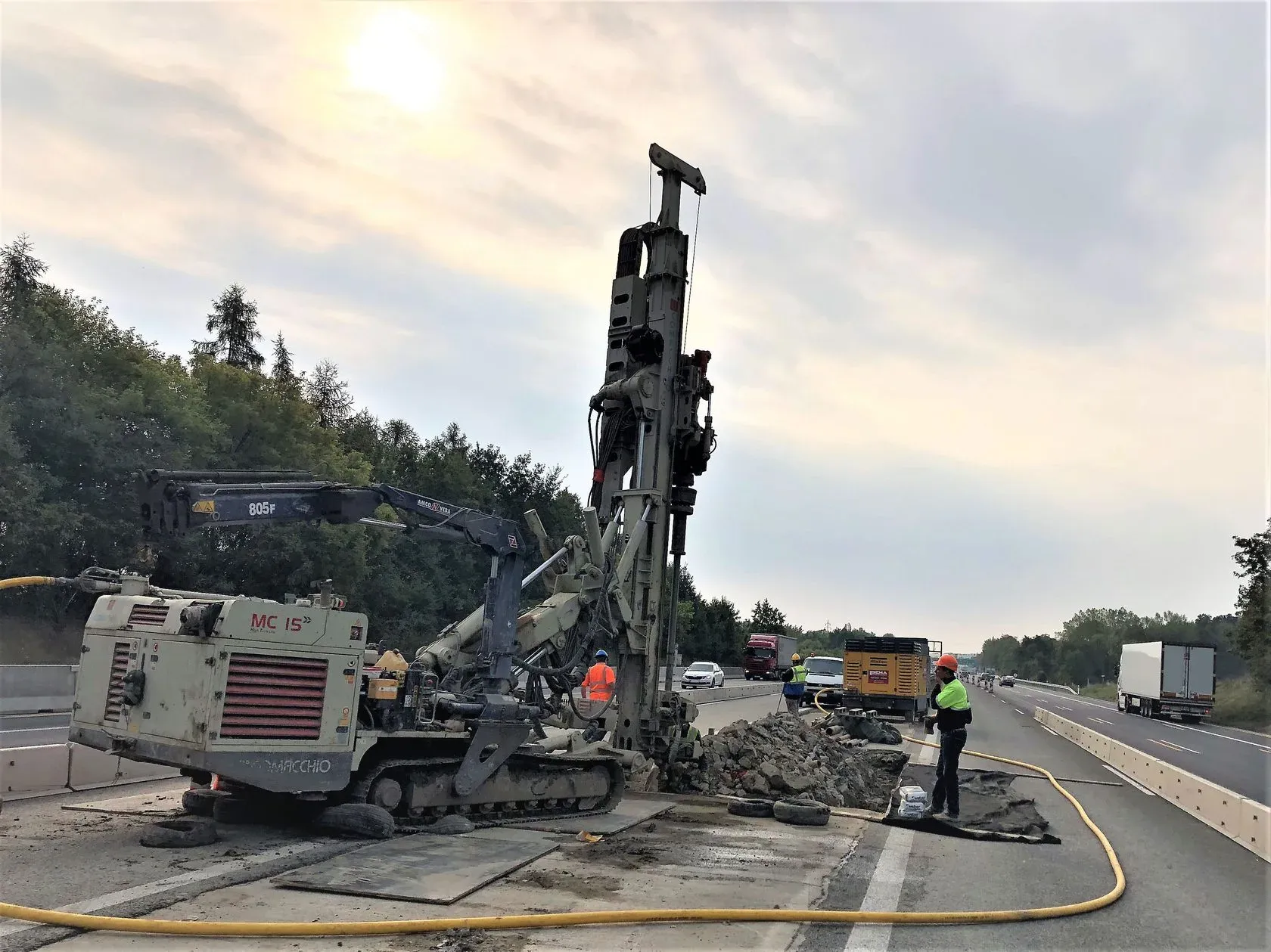 Jažlovice – most ev. č. 00323-1a přes dálnici D1 – km 14 – středový pás - foto 2