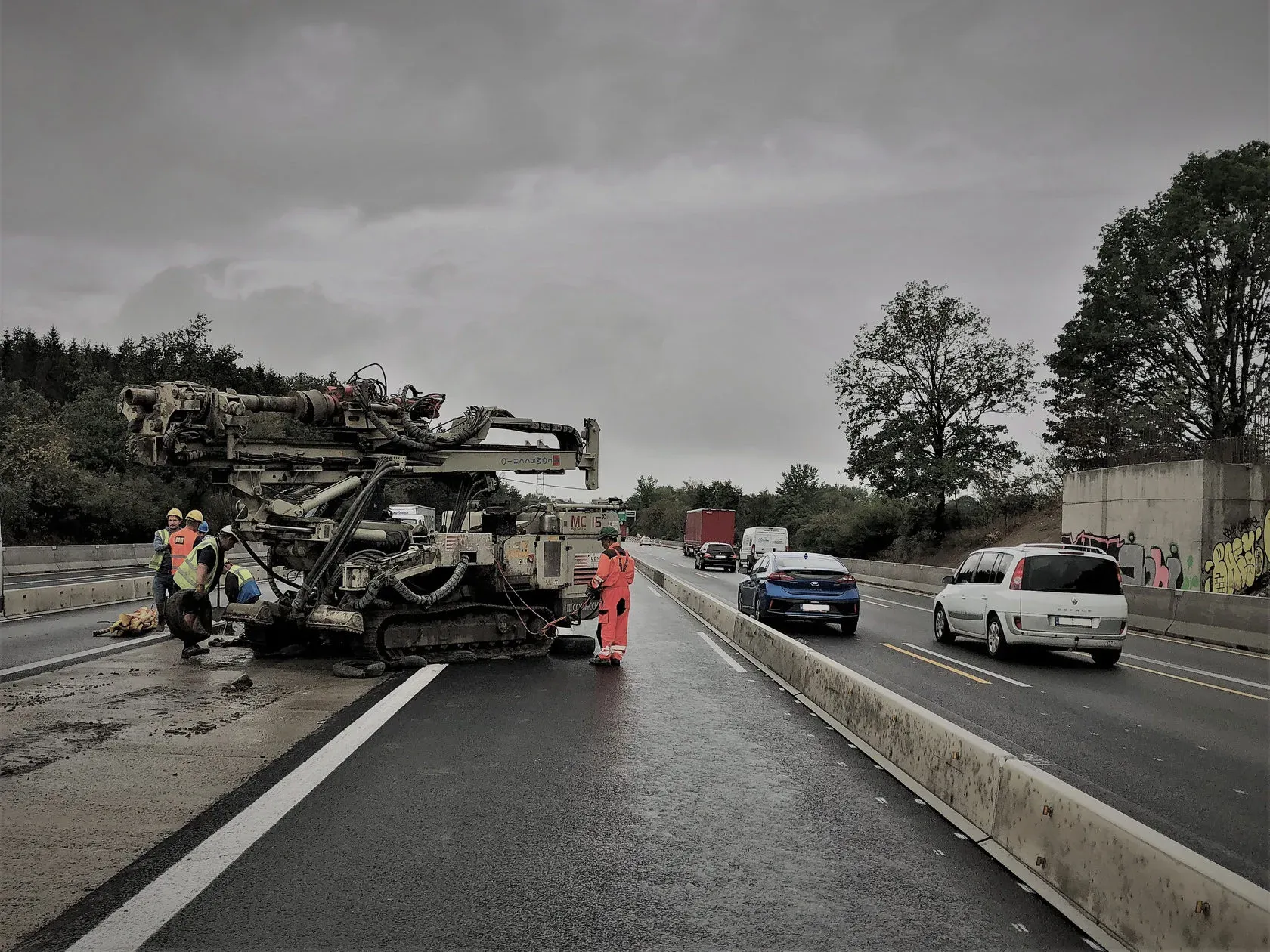 Jažlovice – most ev. č. 00323-1a přes dálnici D1 – km 14 – středový pás - foto 3