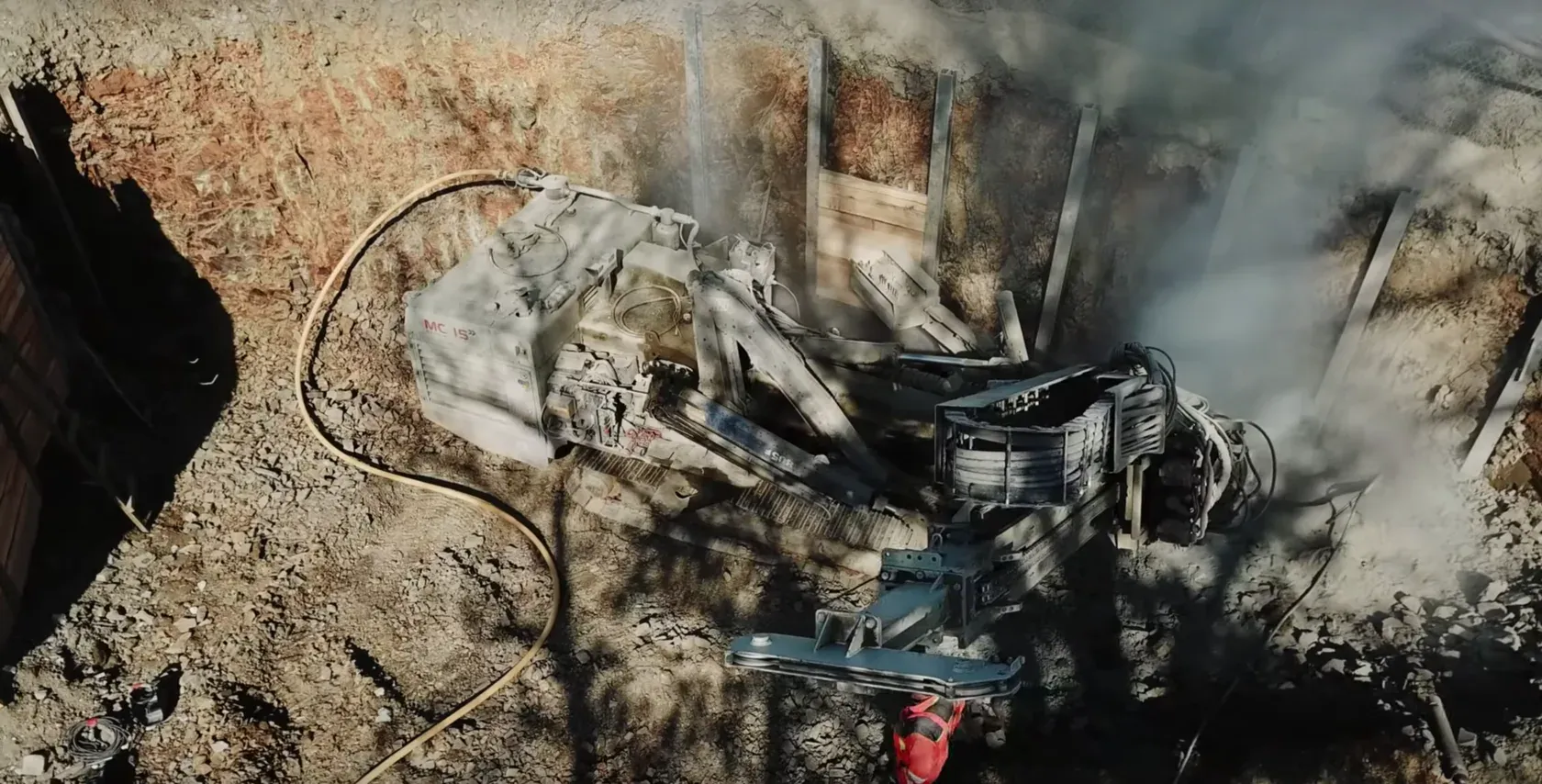 Oprava havarijního stavu železničního spodku v žst. Praha – Holešovice – S01sanace propadu železničního náspu – injektáž - foto 1