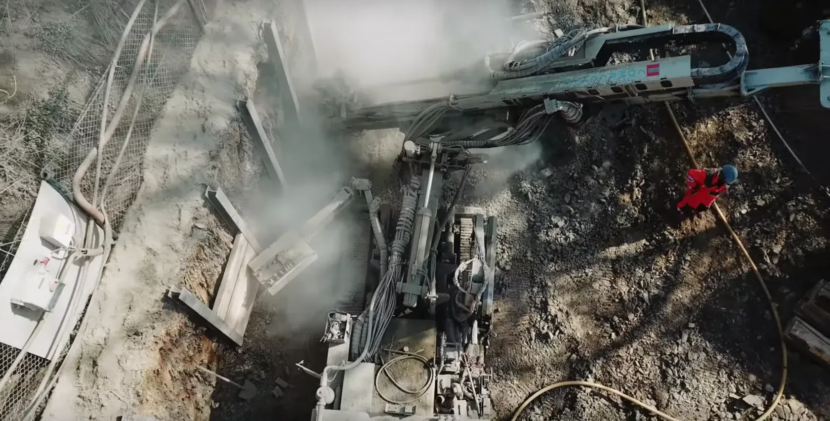 Oprava havarijního stavu železničního spodku v žst. Praha – Holešovice – S01sanace propadu železničního náspu – injektáž - foto 2