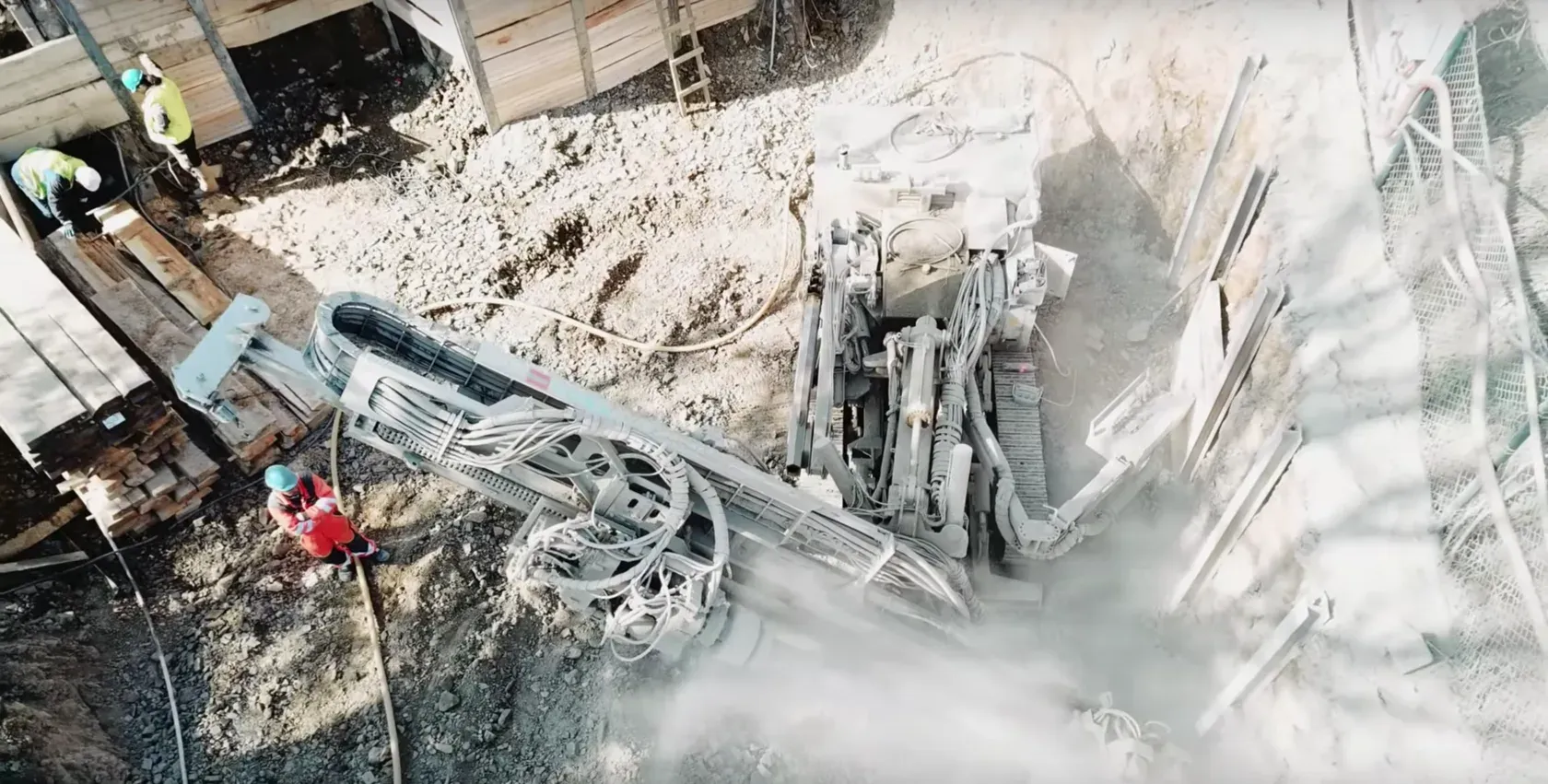 Oprava havarijního stavu železničního spodku v žst. Praha – Holešovice – S01sanace propadu železničního náspu – injektáž - foto 3