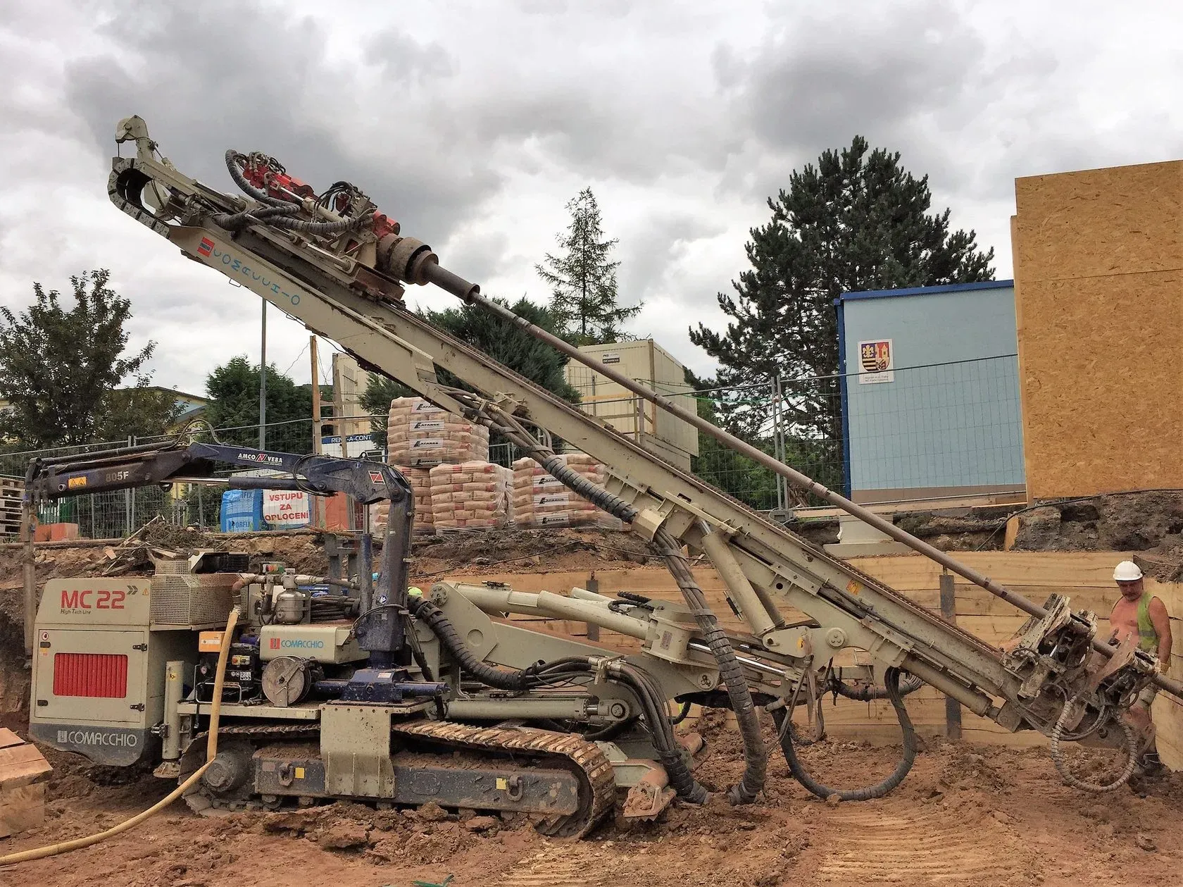 Výstavba objektu ZŠ – dostavba areálu odloučeného pracoviště při ulici Jizerská, Praha Čakovice-dočasně kotvené záporové pažení